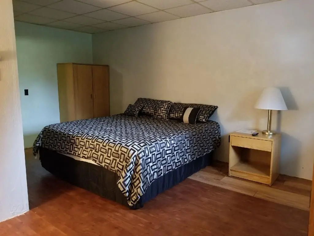 Pittsfield Motor Inn 8